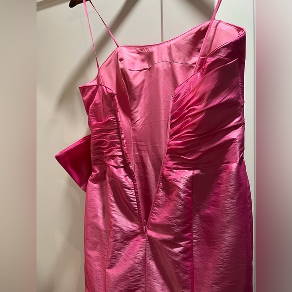 🩷Landa Formal Gown (Size 8)🩷 - Picture 12 of 16